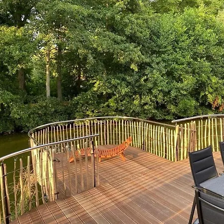 Small Island Apartament *